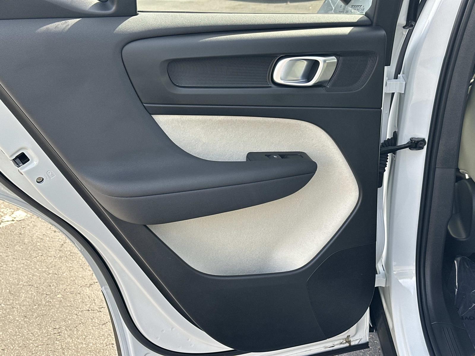 2026 Volvo XC40 Plus - Photo 20