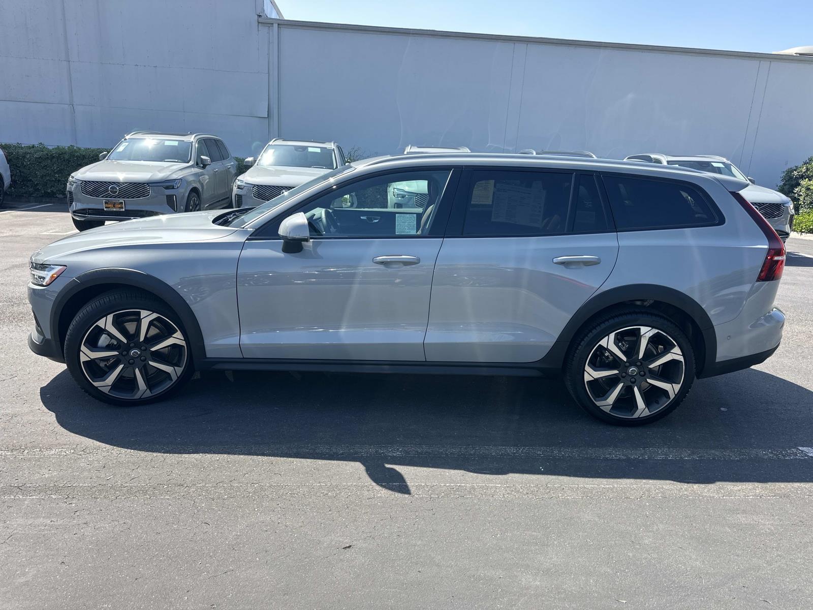 2026 Volvo V60 Cross Country Plus - Photo 7