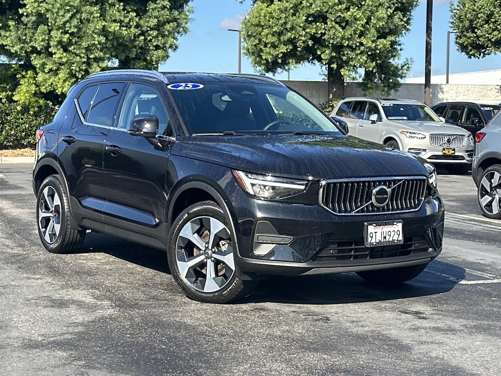 2025 XC40 B5 Core AWD