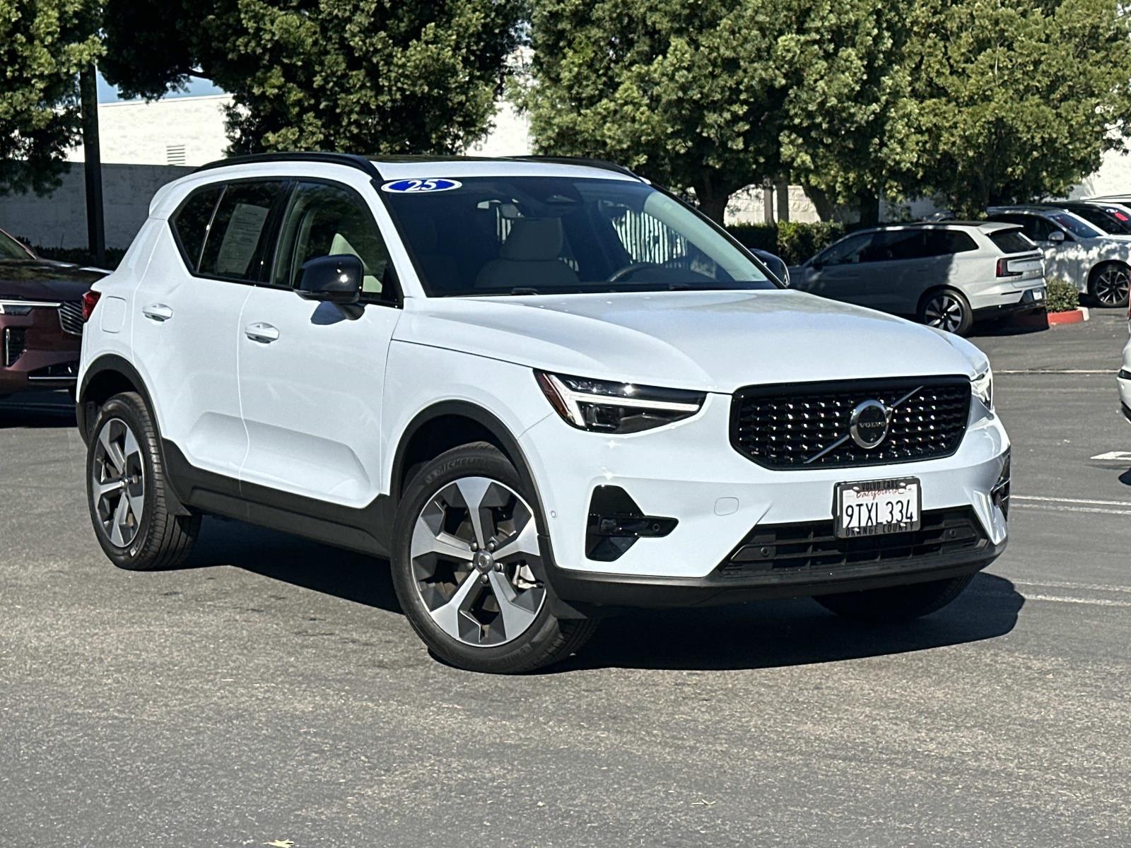 2026 Volvo XC40 B5 Plus Dark AWD's photo