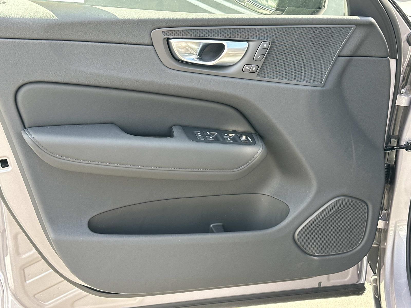 2026 Volvo XC60 Plus - Photo 11