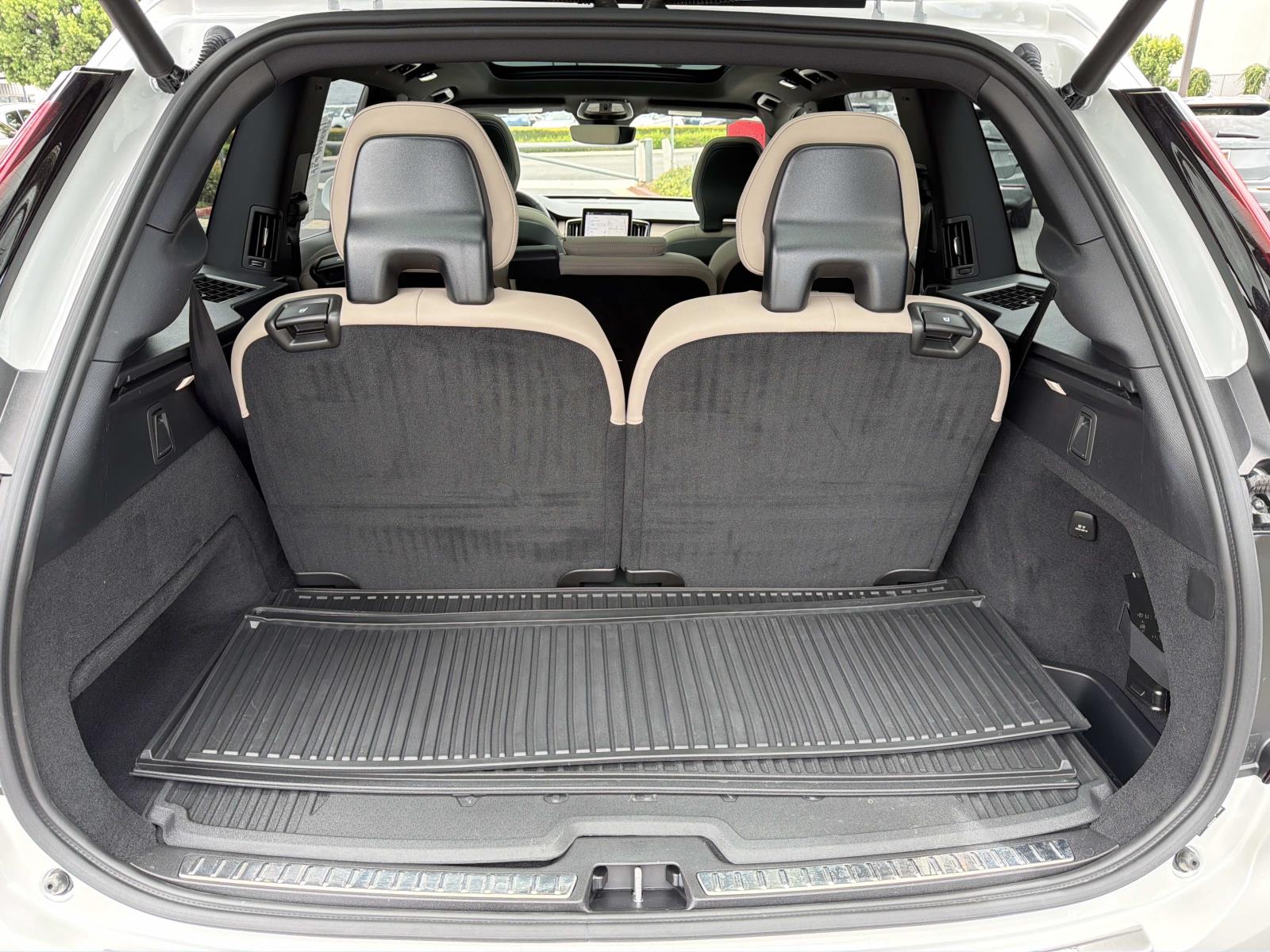2026 Volvo XC90 Plus - Photo 24
