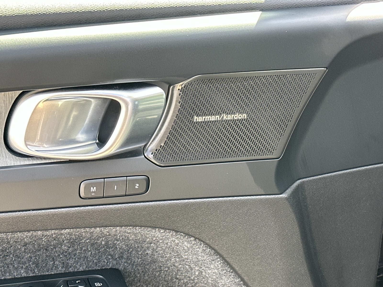 2026 Volvo XC40 Ultra - Photo 16