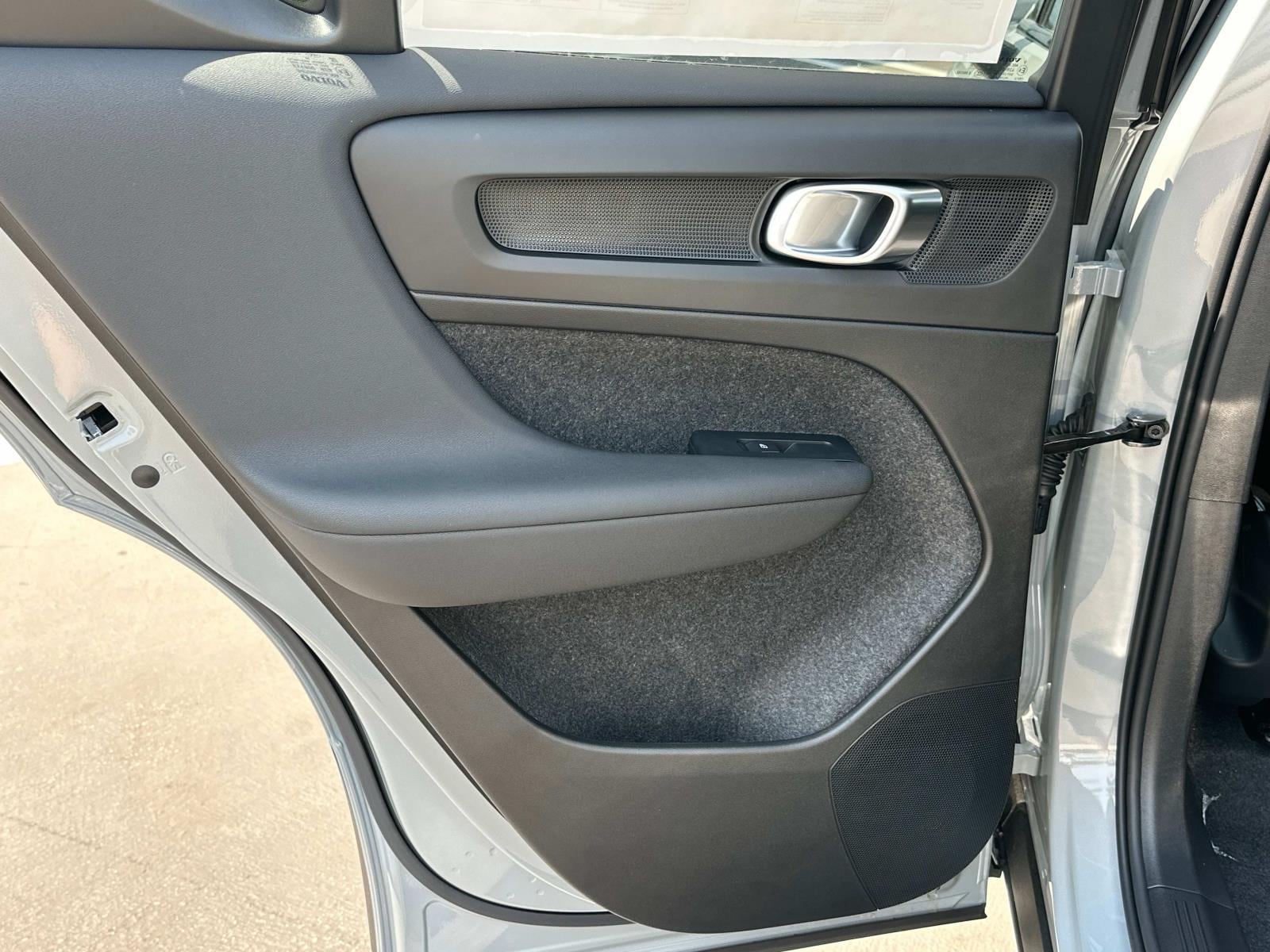 2026 Volvo XC40 Ultra - Photo 16