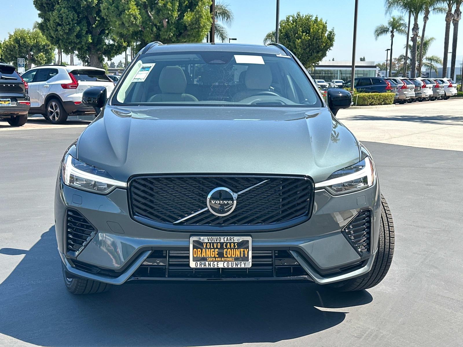 2026 Volvo XC60 Hybrid T8 photo 2