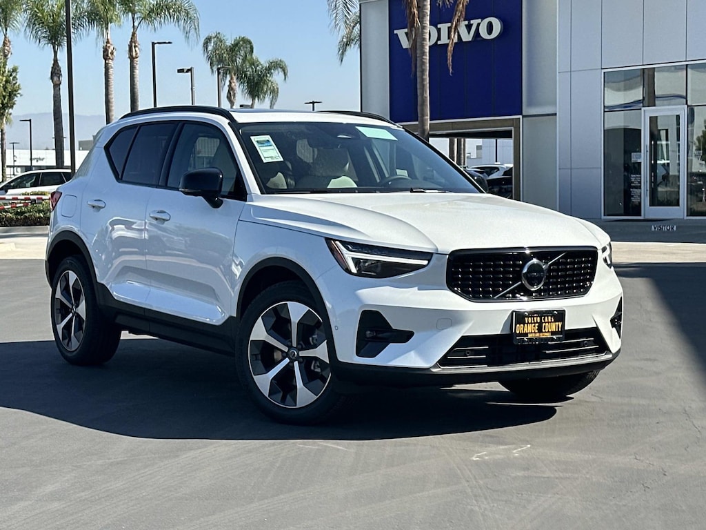 New 2026 Volvo XC40 B5 Plus SUV