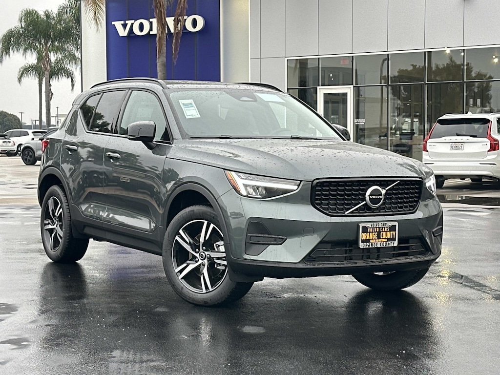New 2026 Volvo XC40 B4 Core SUV