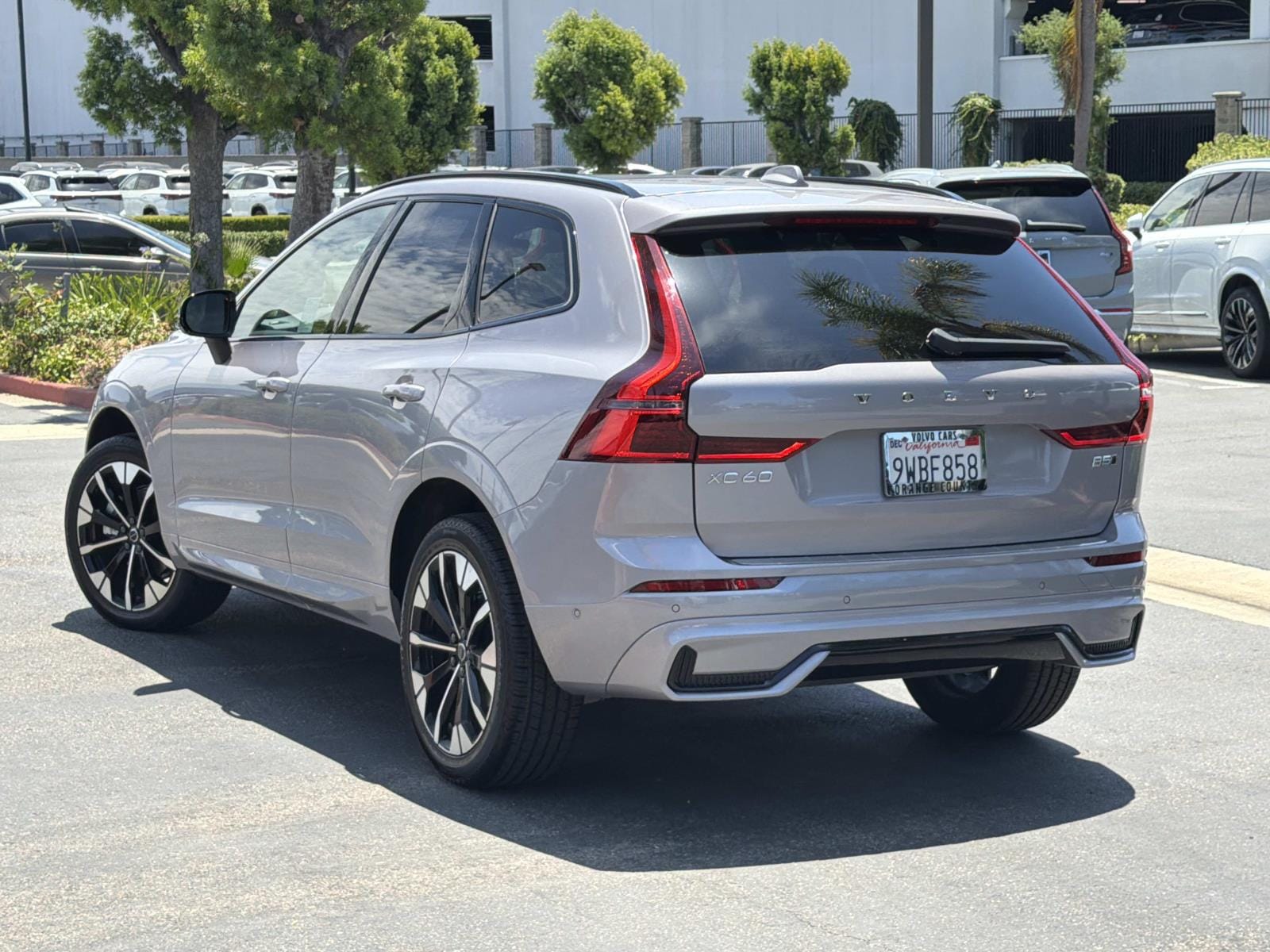 2026 Volvo XC60 Plus - Photo 7