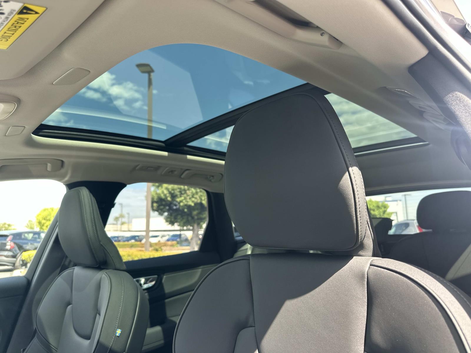 2026 Volvo XC60 Plus - Photo 24