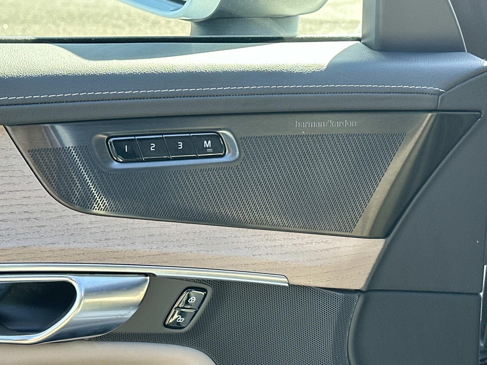 2026 Volvo XC90 Ultra - Photo 16