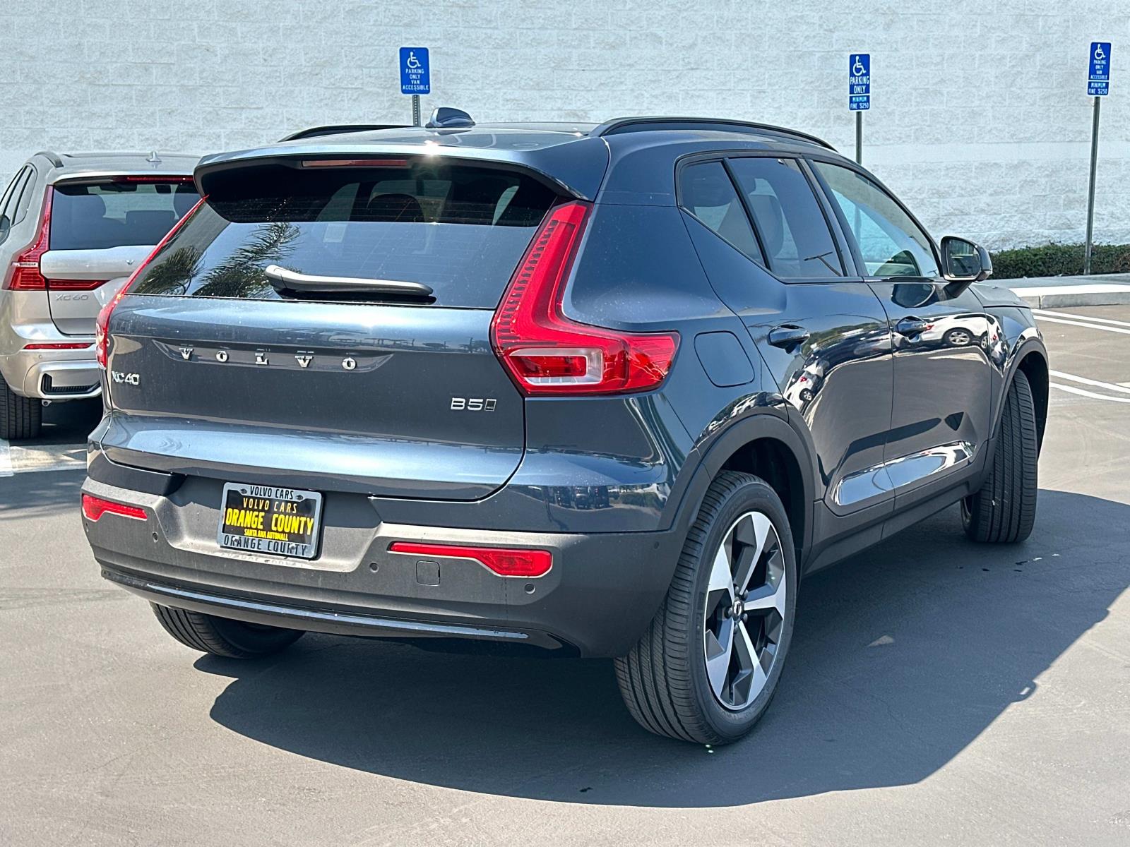 2026 Volvo XC40 Plus photo 4