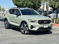 2025 Volvo XC40 B5 AWD Ultra Dark Theme Sport Utility