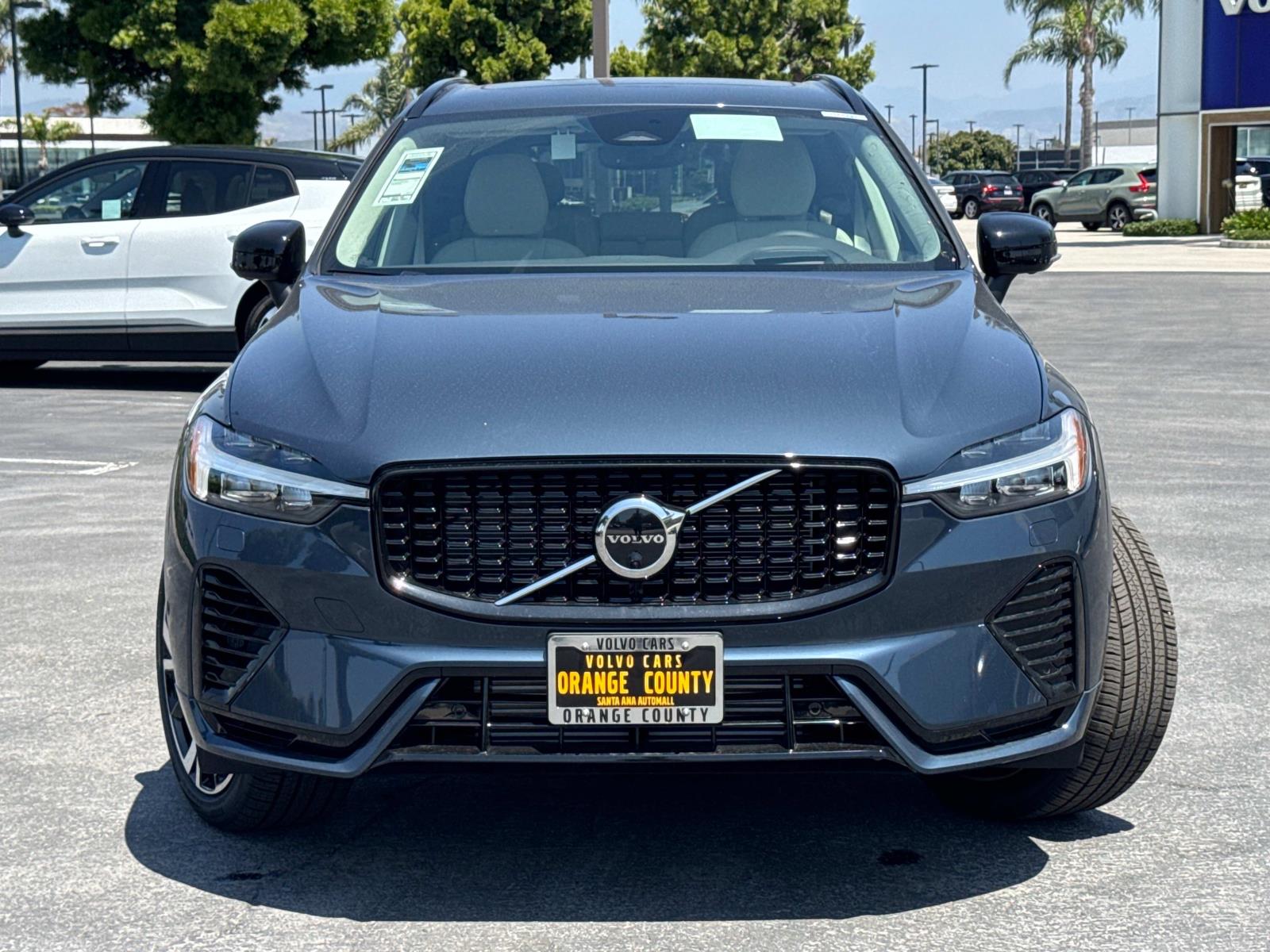 2025 Volvo XC60 Hybrid T8 photo 2