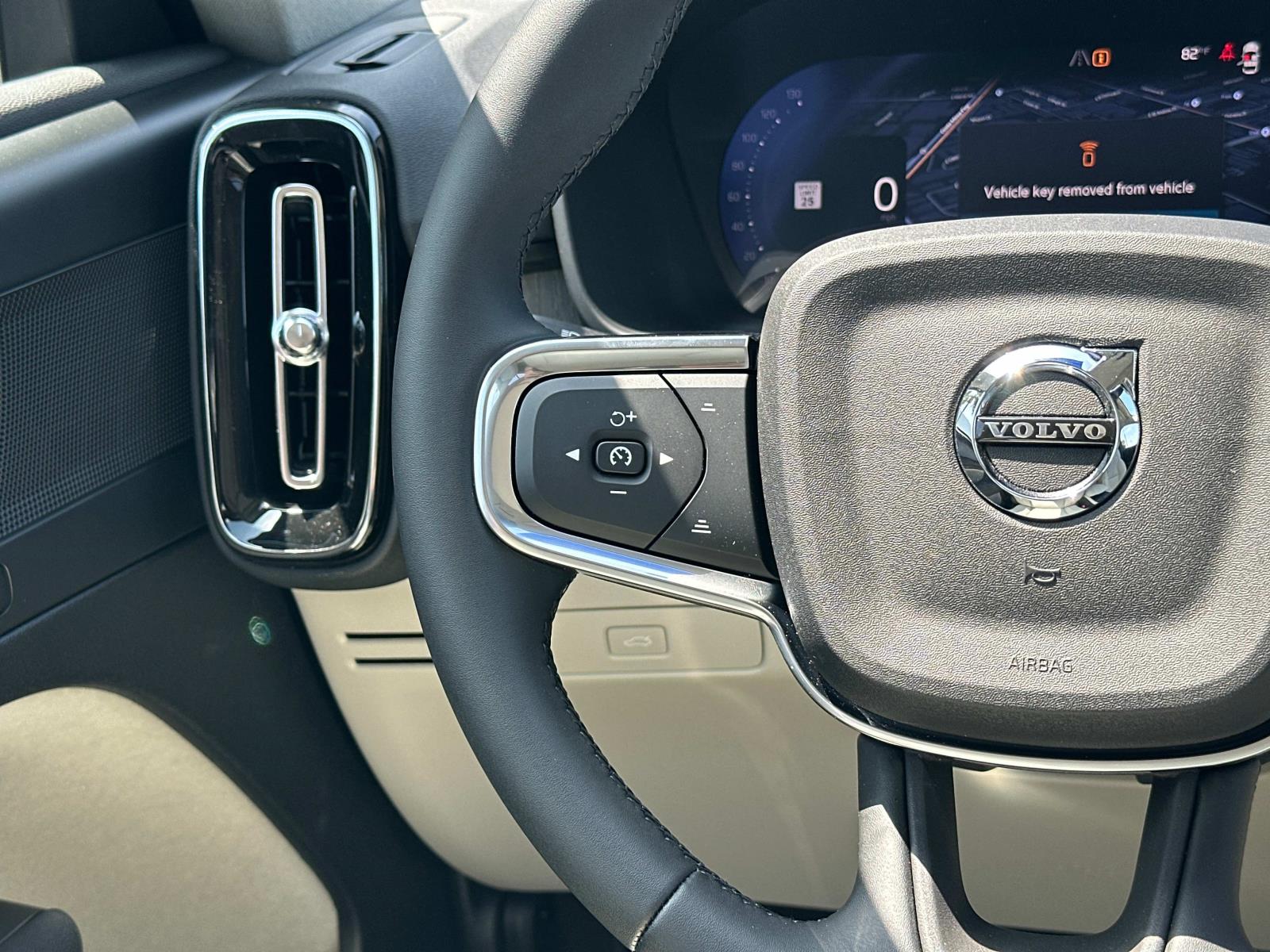 2026 Volvo XC40 Plus - Photo 8