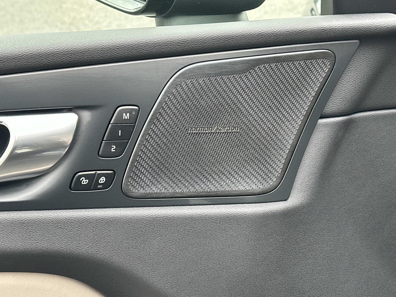 2026 Volvo XC60 Plus - Photo 15