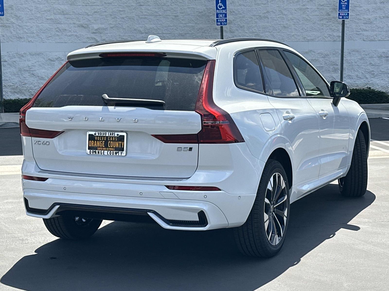 2026 Volvo XC60 B5 Plus photo 4