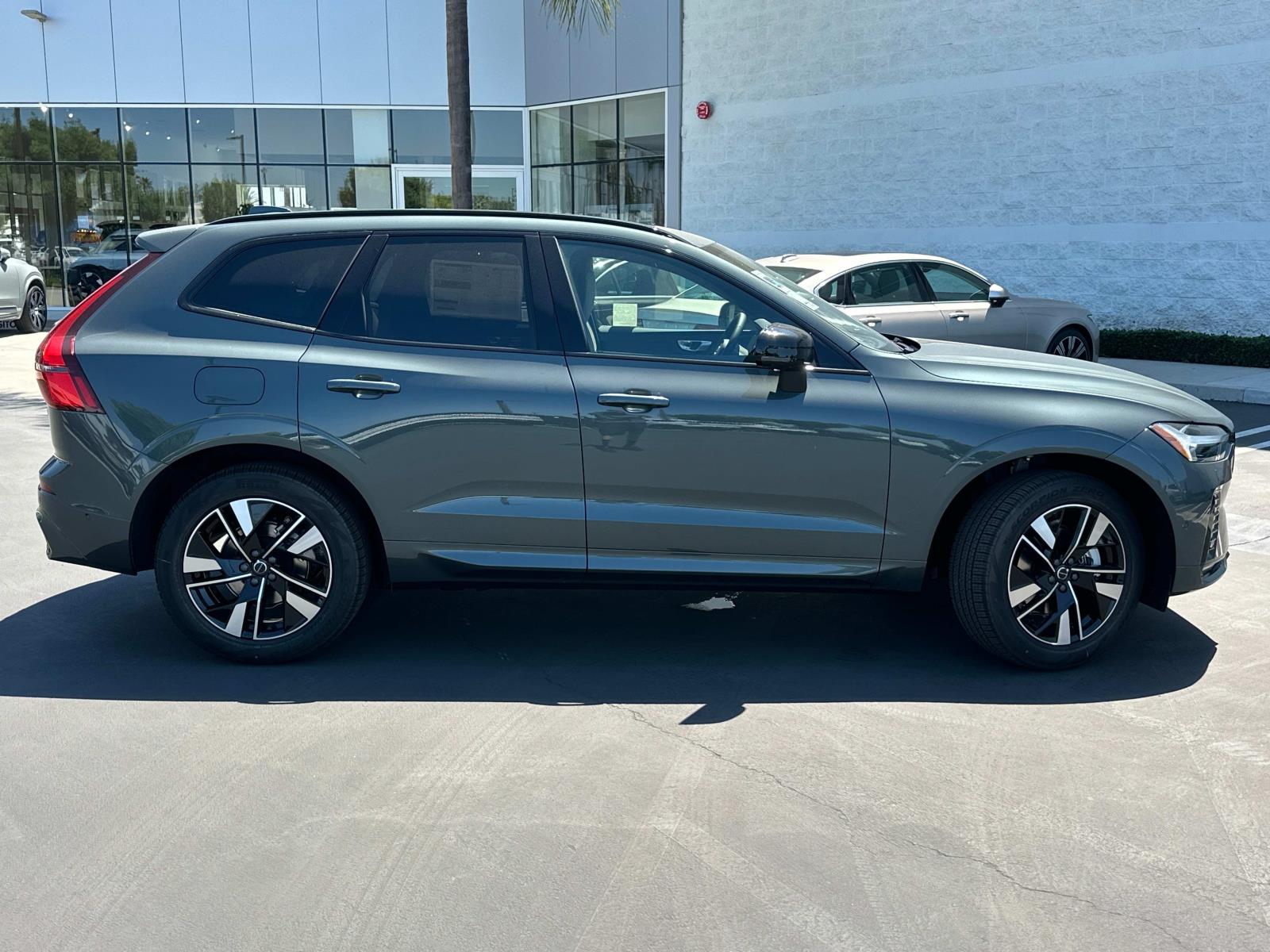 2026 Volvo XC60 B5 Plus photo 3