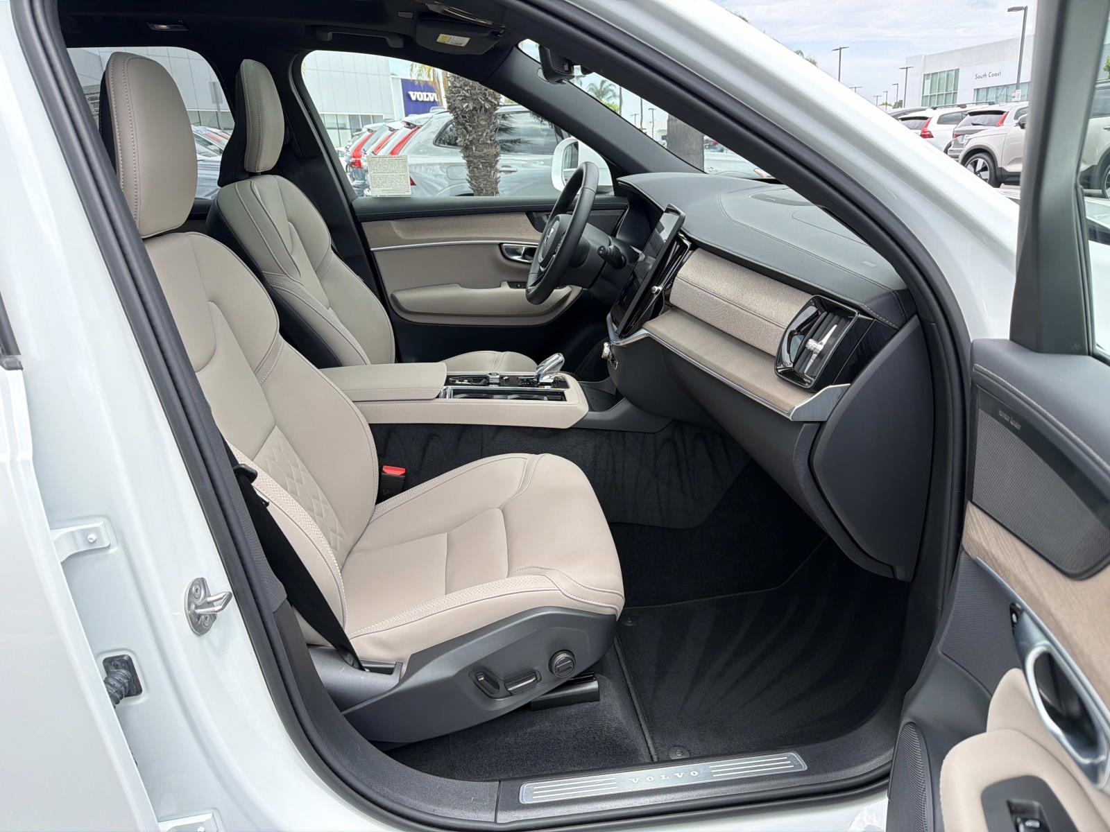 2026 Volvo XC90 Plus - Photo 26