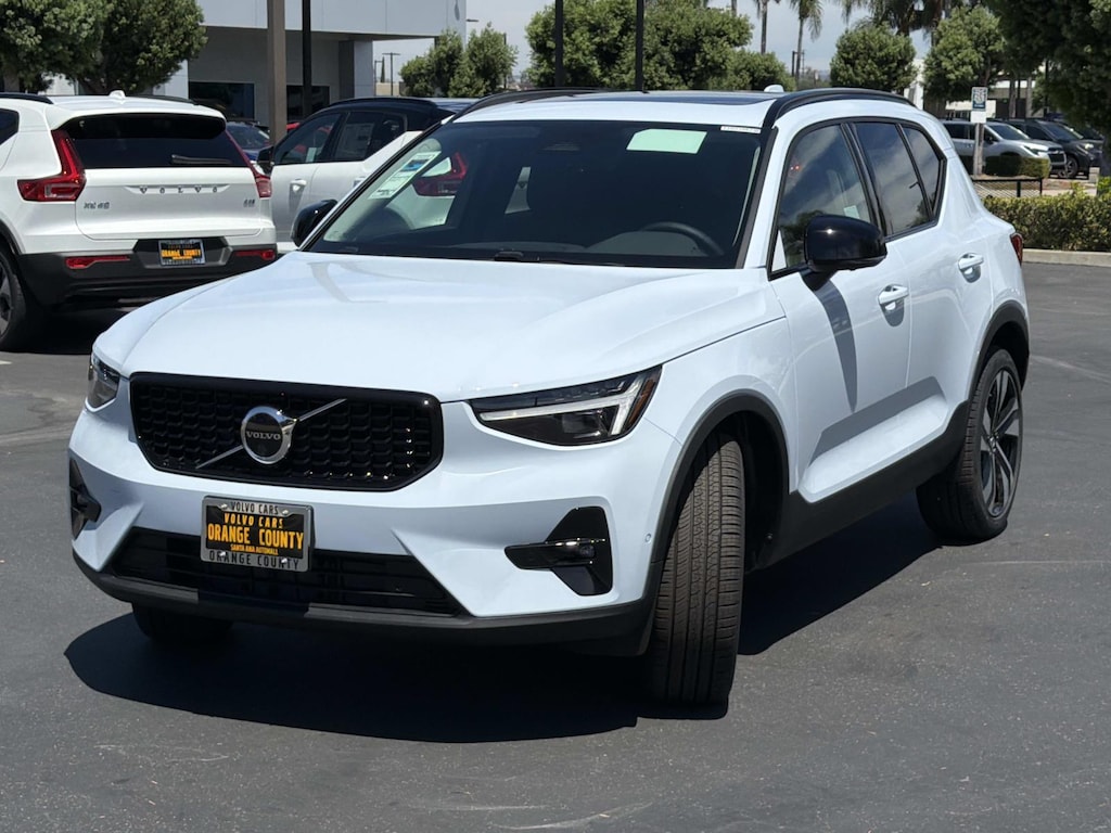 New 2026 Volvo XC40 B5 Ultra SUV