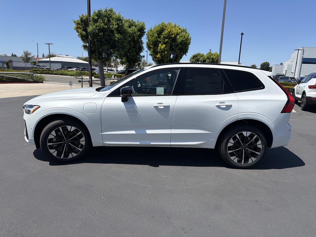 New 2026 Volvo XC60 plug-in hybrid T8 Plus SUV