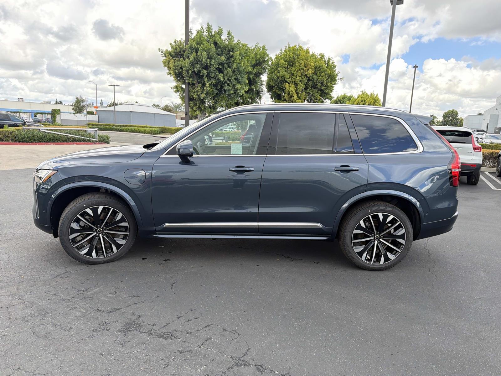 New 2026 Volvo XC90 plug-in hybrid T8 Plus 7-Seater SUV
