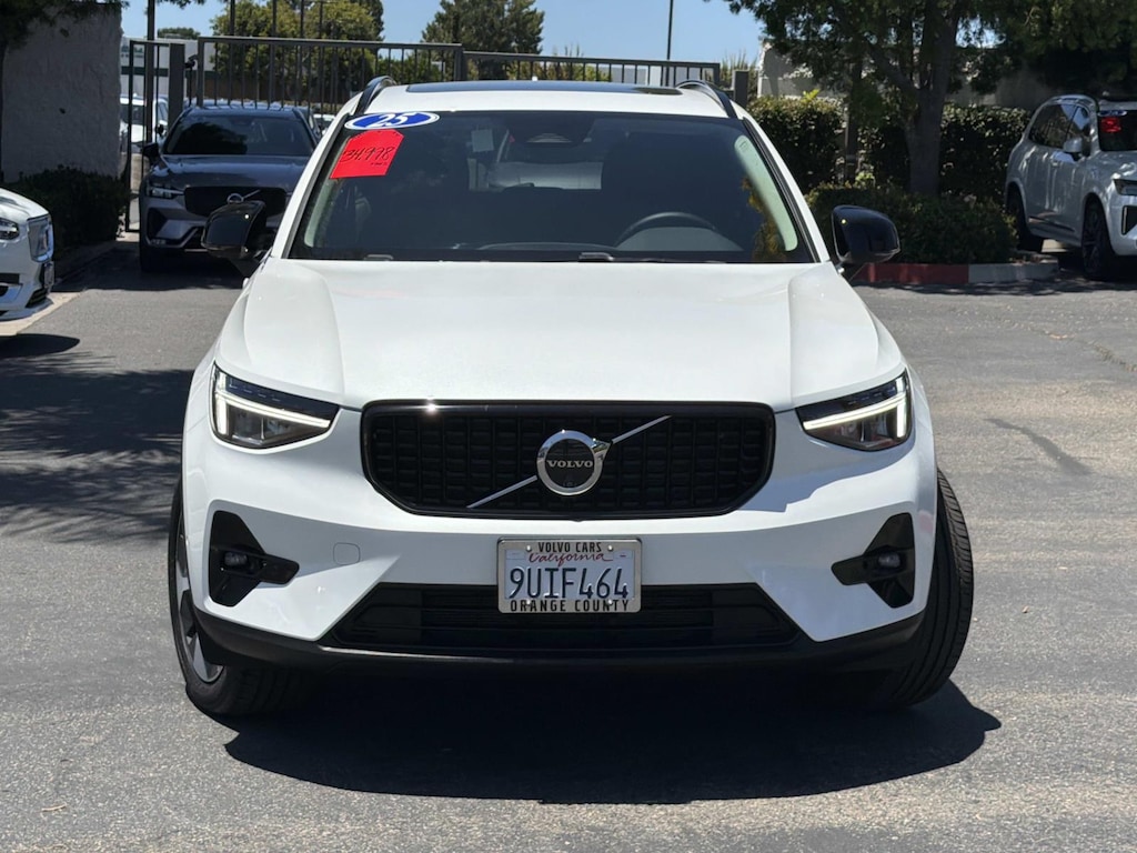 Certified 2025 Volvo XC40 B5 AWD Plus Dark Theme Sport Utility