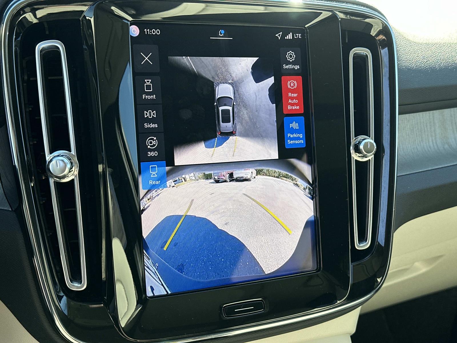 2026 Volvo XC40 Plus - Photo 12