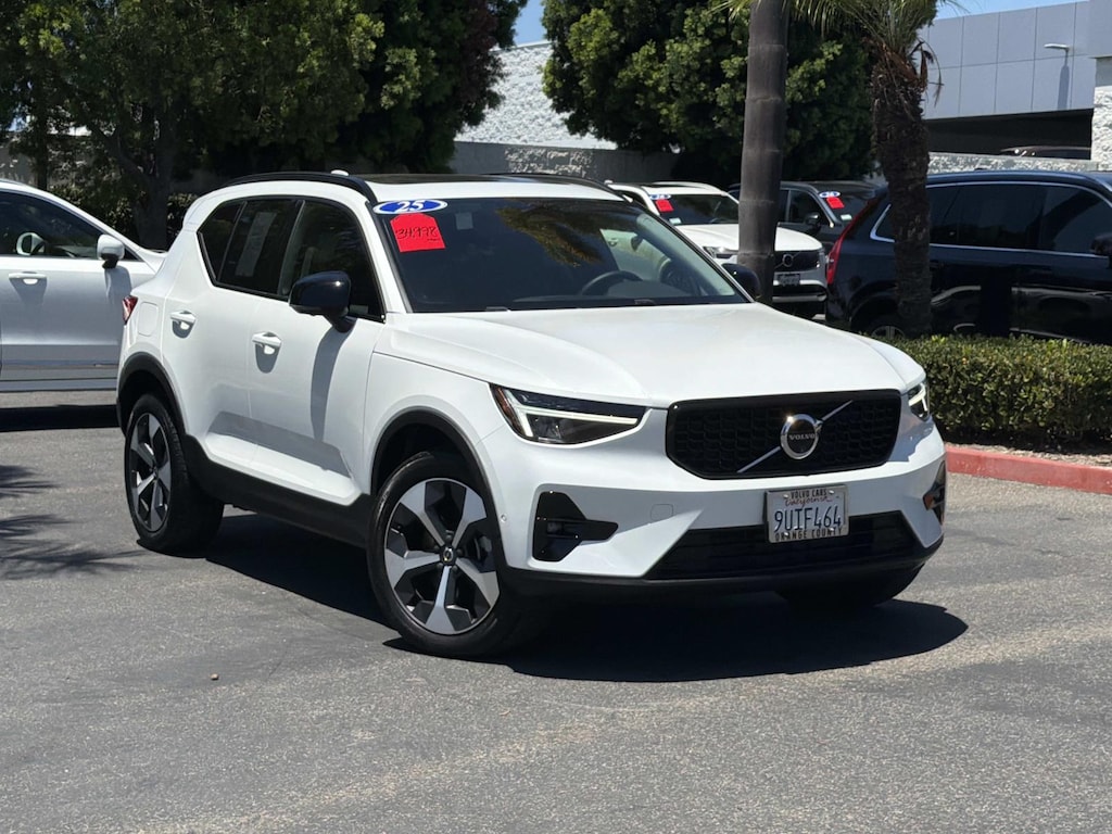 Certified 2025 Volvo XC40 B5 AWD Plus Dark Theme Sport Utility