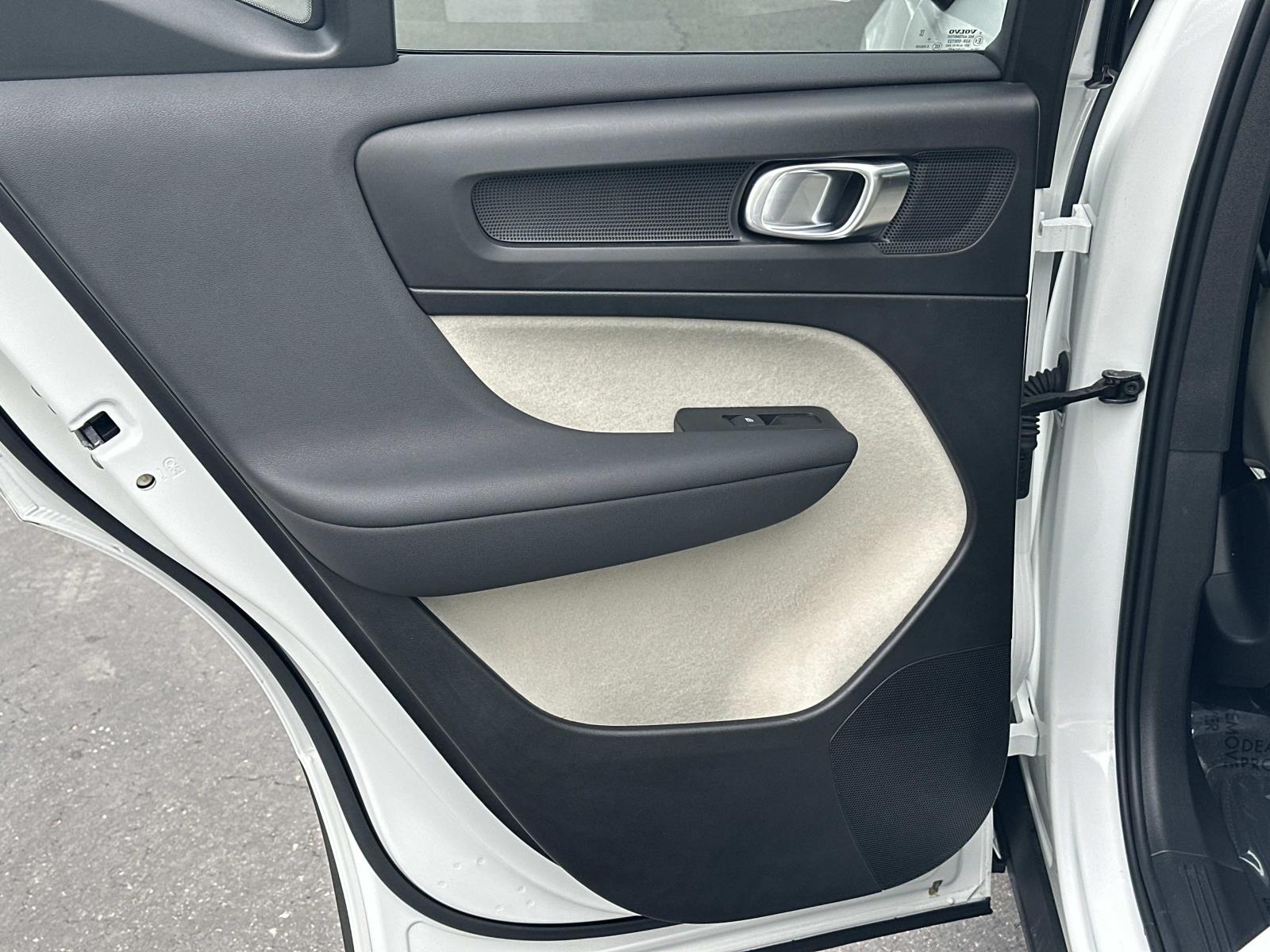 2026 Volvo XC40 Plus - Photo 21