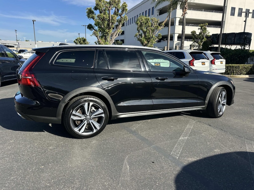 Certified 2025 Volvo V60 Cross Country B5 AWD Plus Car