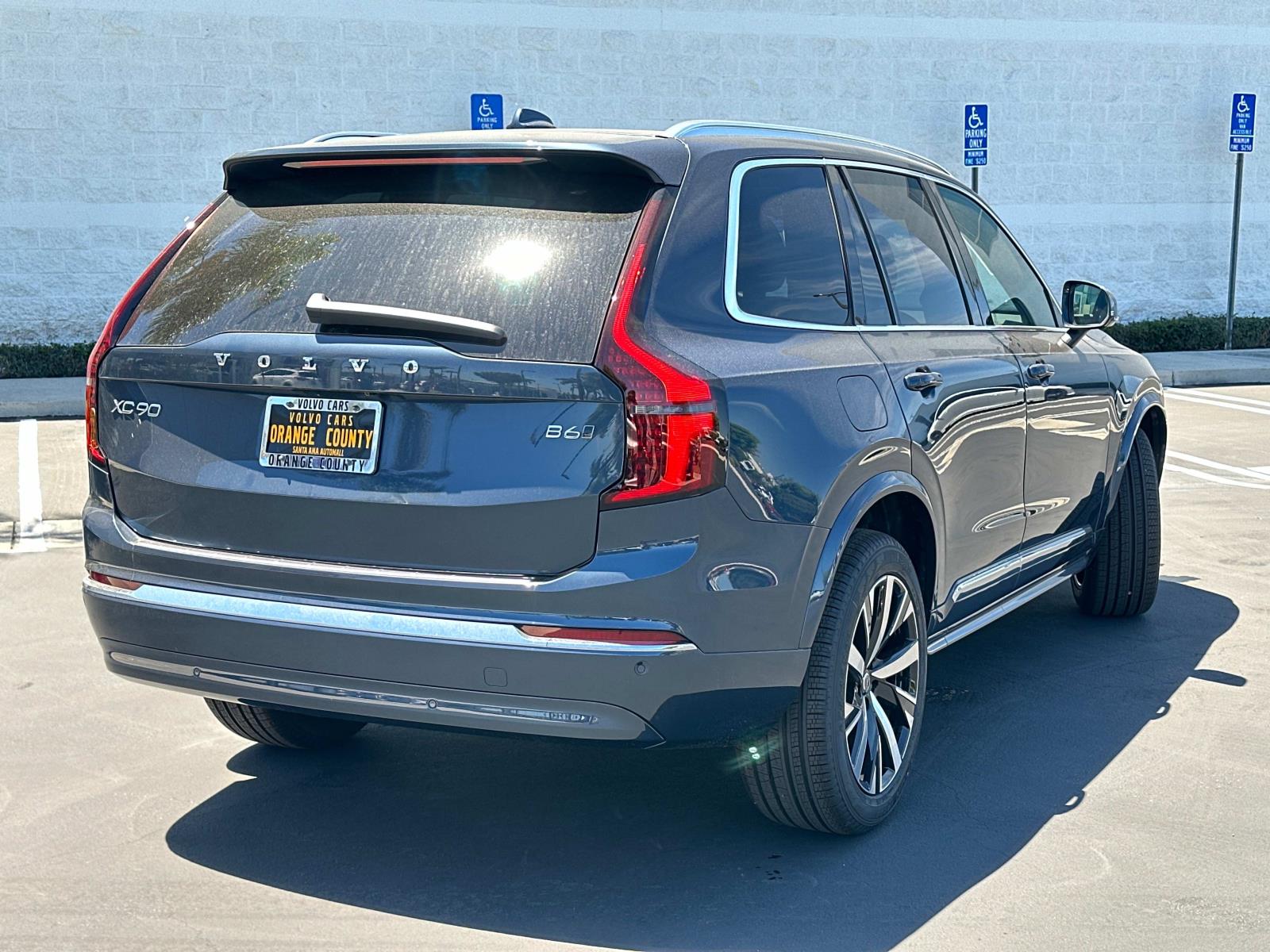 2026 Volvo XC90 Core photo 2