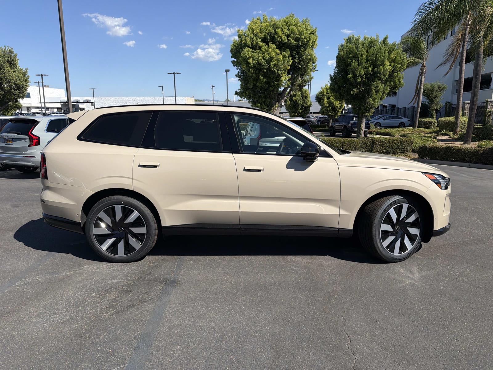 New 2026 Volvo EX90 Twin Motor Performance Ultra 6-Seater SUV