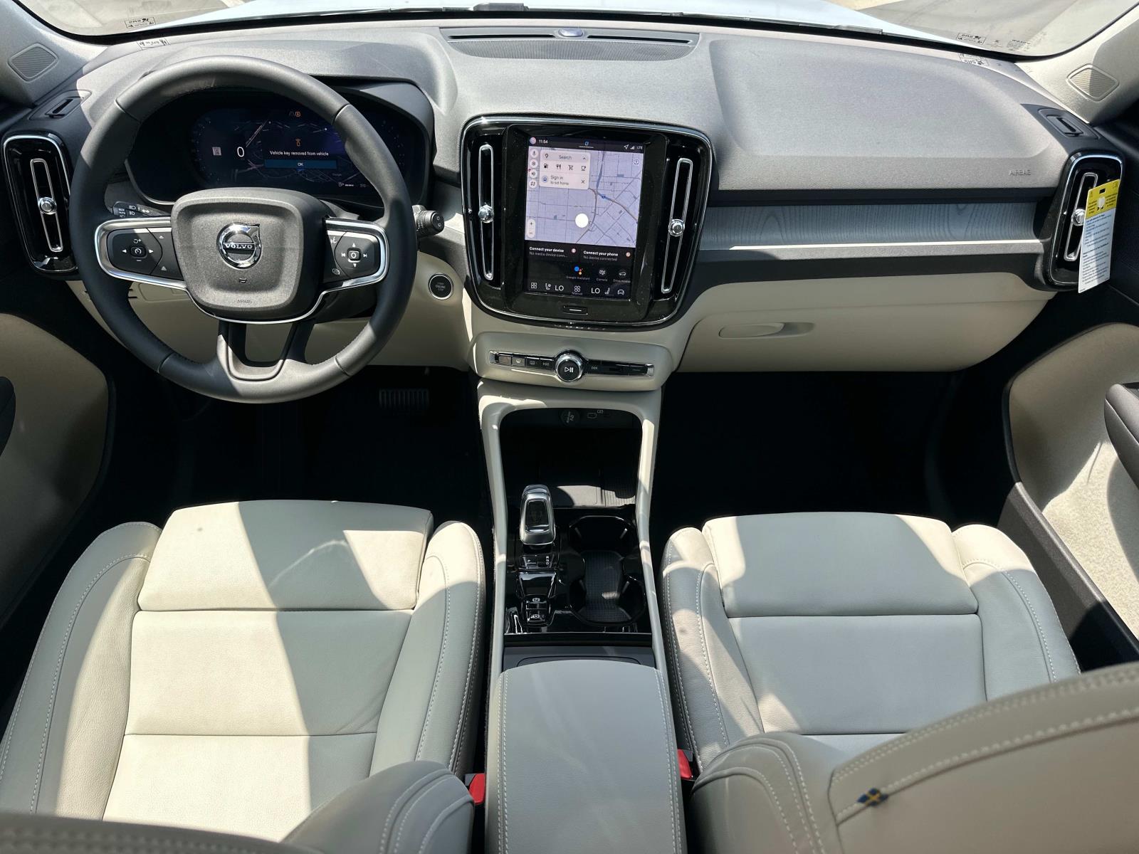 2026 Volvo XC40 Plus - Photo 7