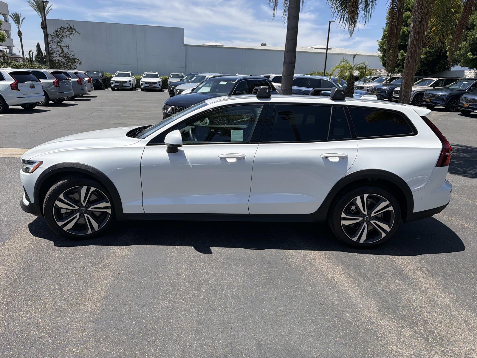 2026 Volvo V60 Cross Country Plus - Photo 8