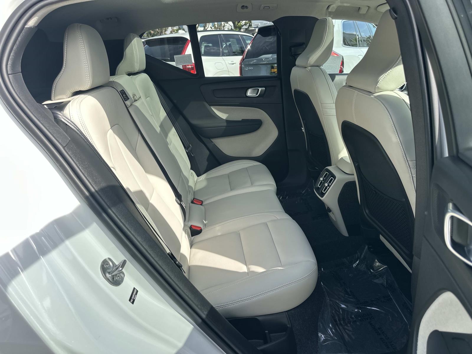 2026 Volvo XC40 Plus - Photo 24