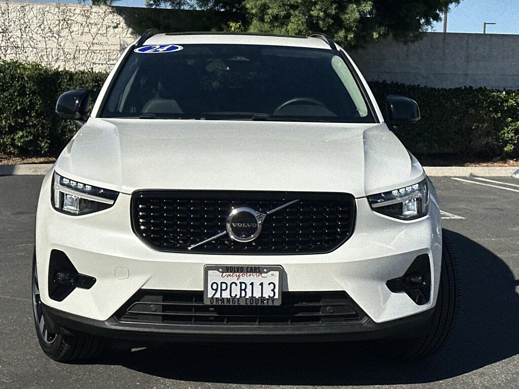 Certified 2025 Volvo XC40 B5 AWD Plus Dark Theme Sport Utility