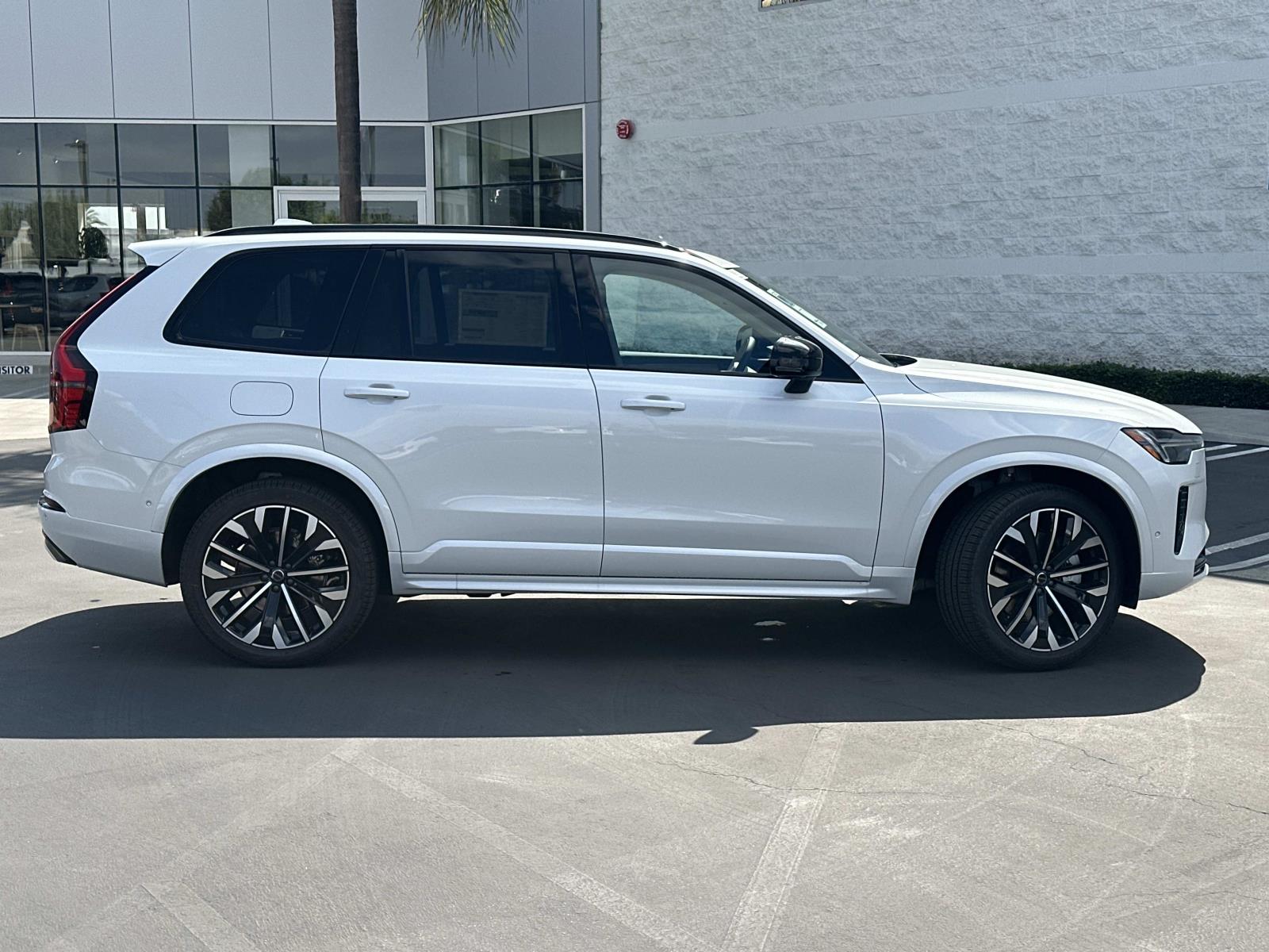 2026 Volvo XC90 T8 photo 3