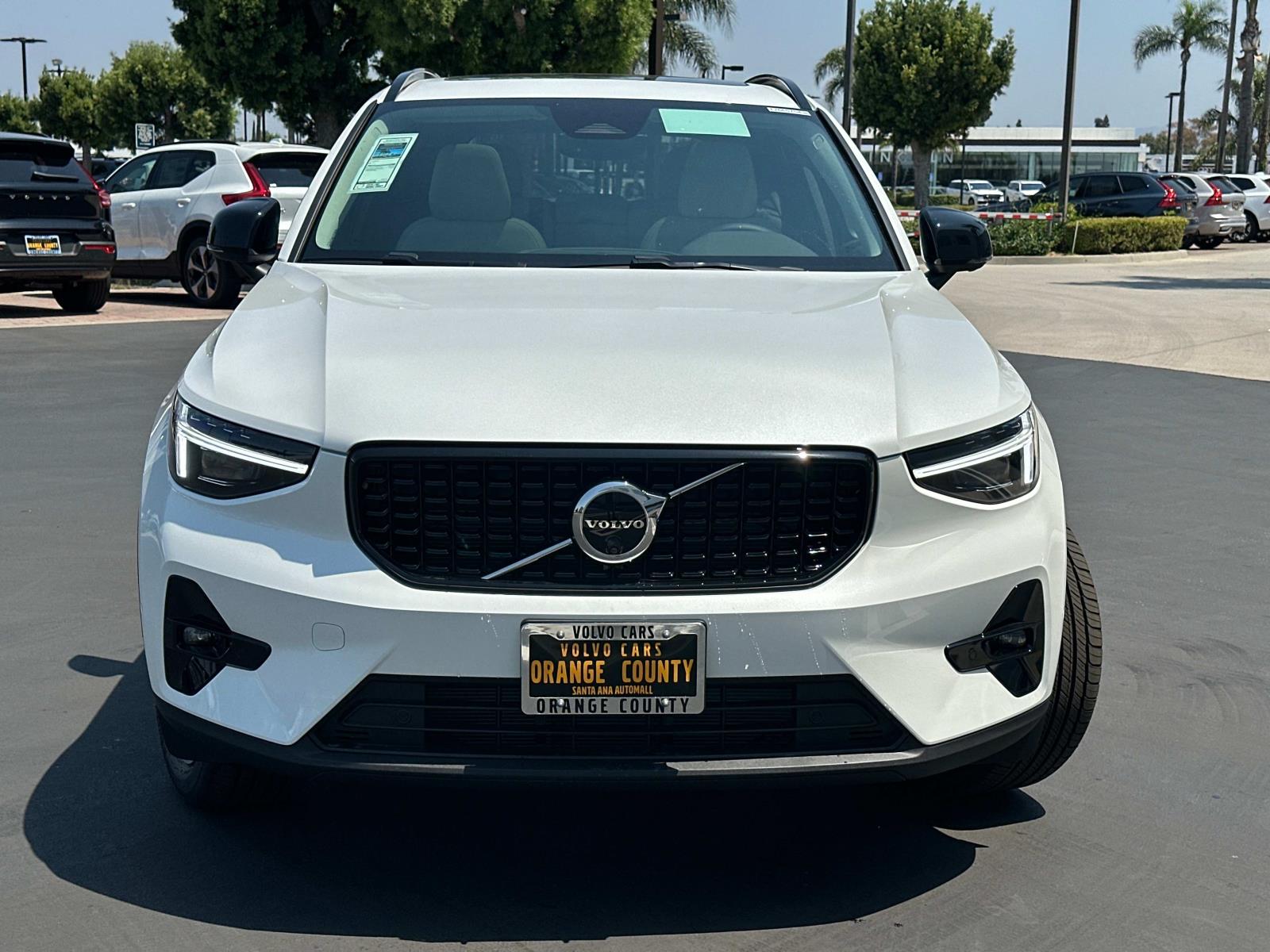 2026 Volvo XC40 Plus photo 2