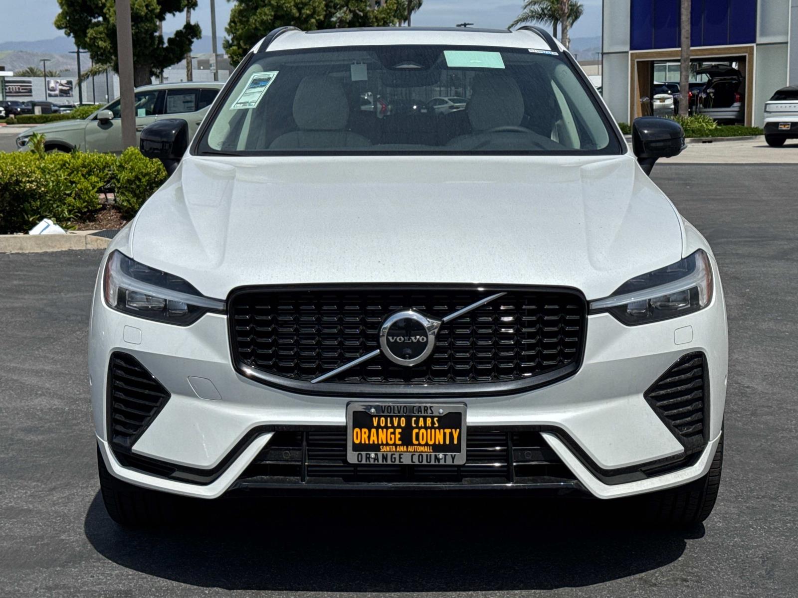 2025 Volvo XC60 Hybrid T8 Plus photo 2