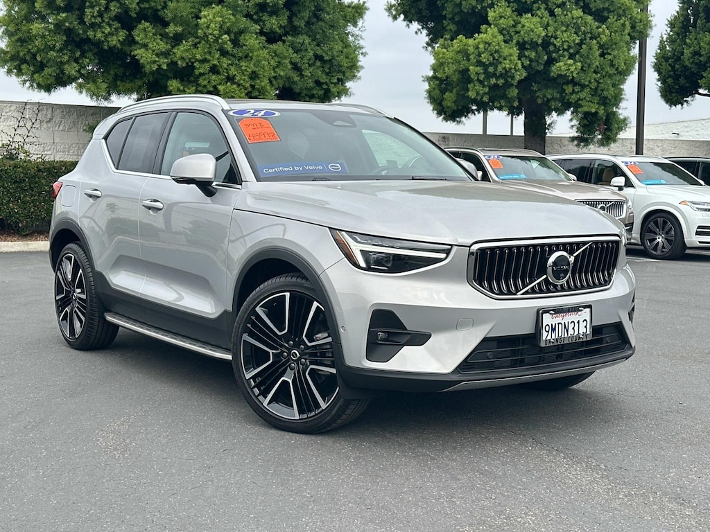 Certified 2024 Volvo XC40 B5 AWD Ultimate Bright Theme Sport Utility