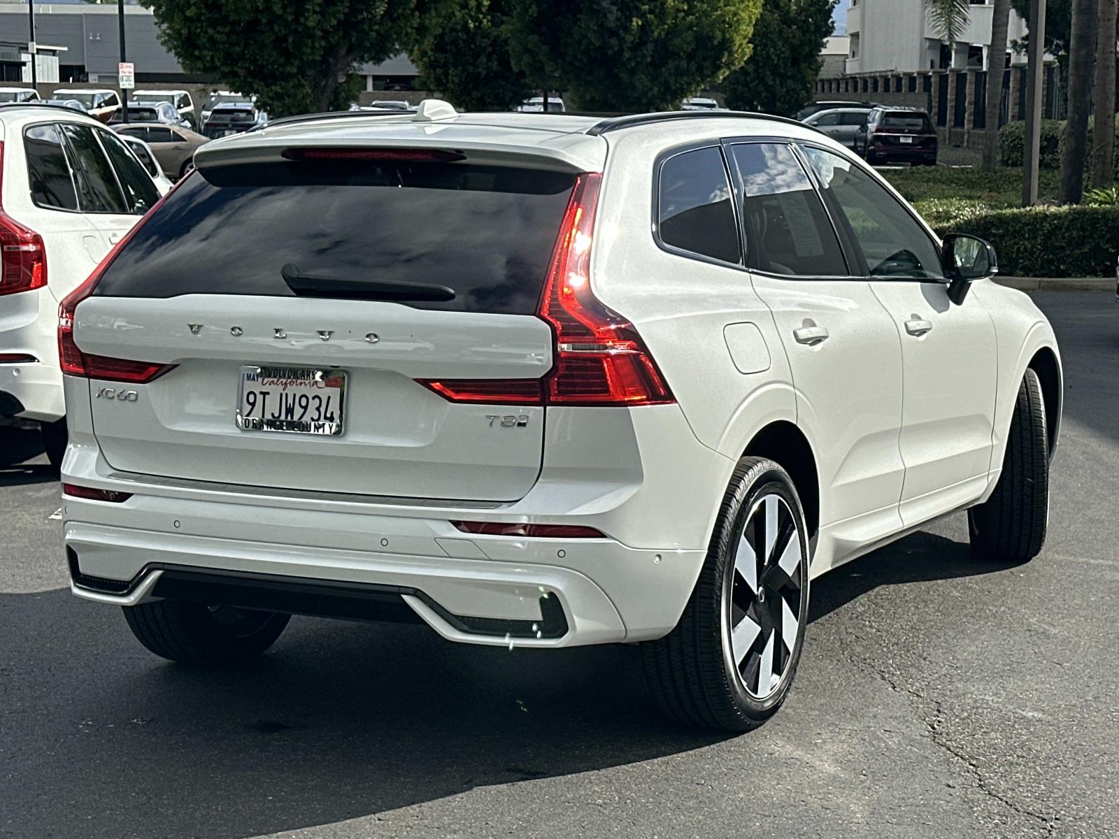 2025 Volvo XC60 Hybrid T8 Plus photo 4