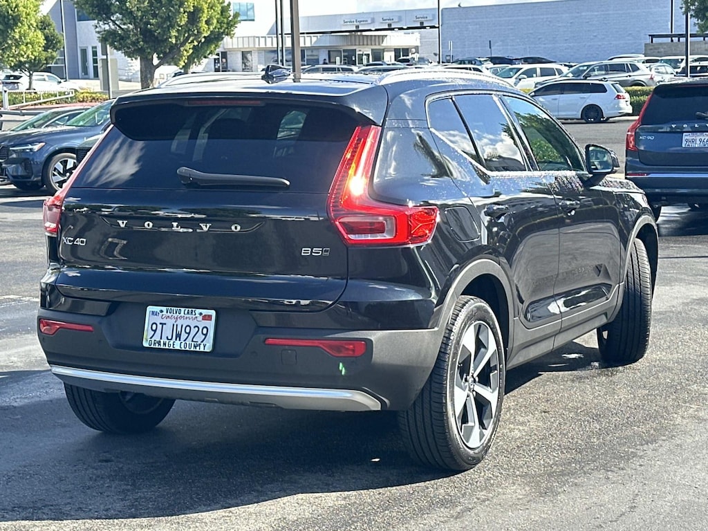 Certified 2025 Volvo XC40 B5 AWD Core Bright Theme Sport Utility