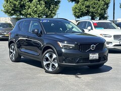 2025 Volvo XC40 B5 AWD Plus Dark Theme Sport Utility