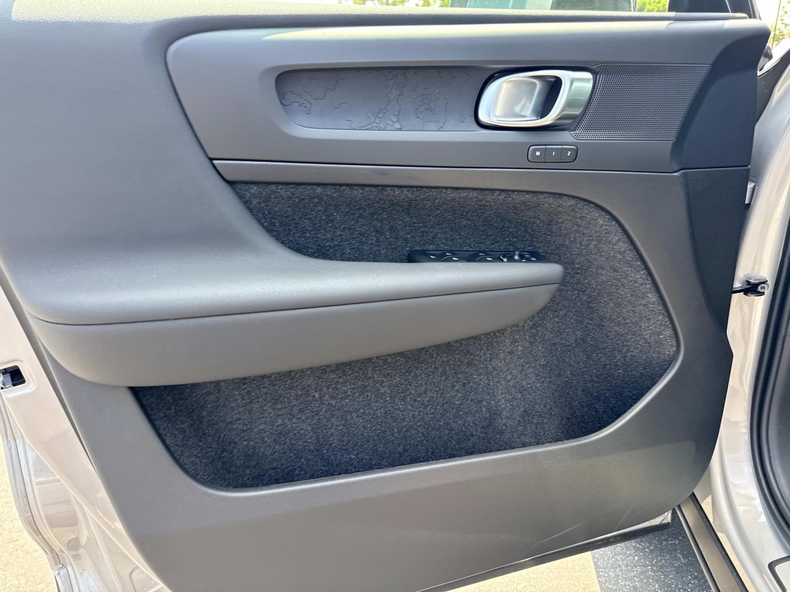2025 Volvo EX40 Core - Photo 10