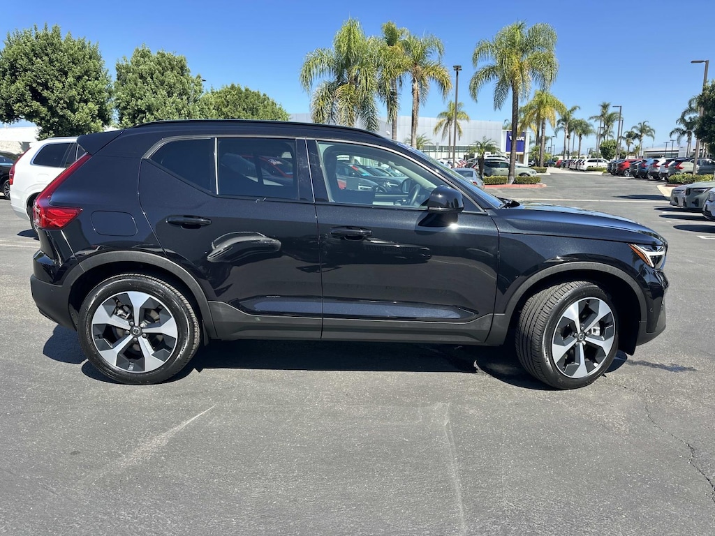 Certified 2025 Volvo XC40 B5 AWD Plus Dark Theme Sport Utility