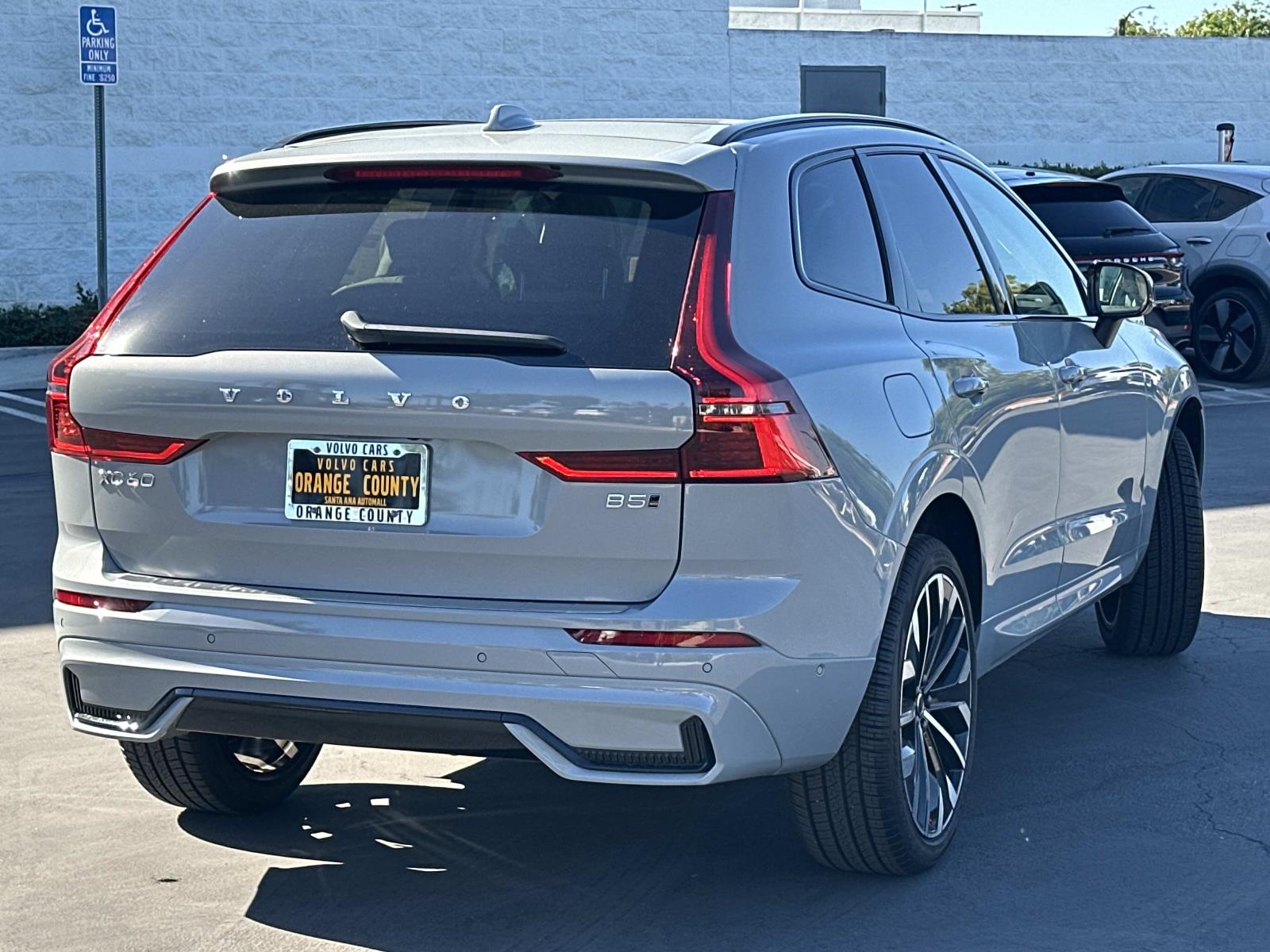 2026 Volvo XC60 B5 photo 4