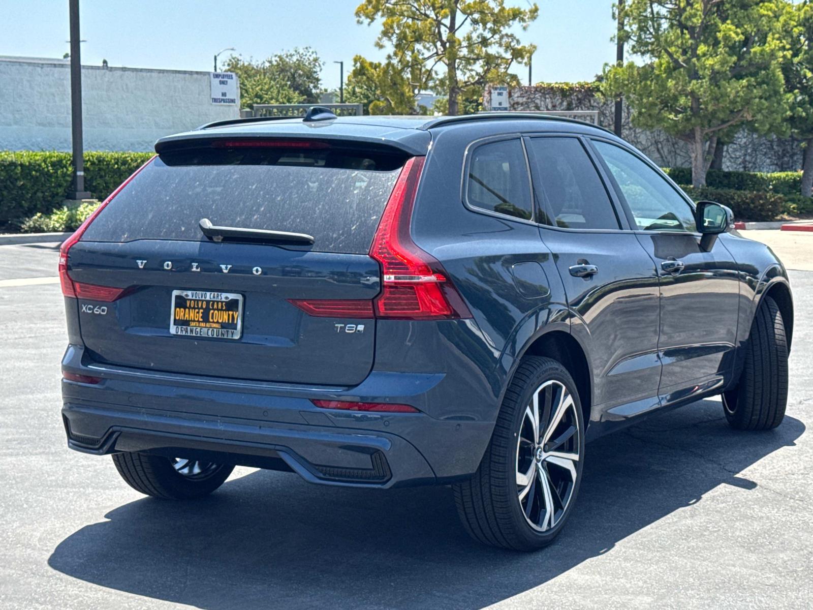 2025 Volvo XC60 Hybrid T8 photo 4