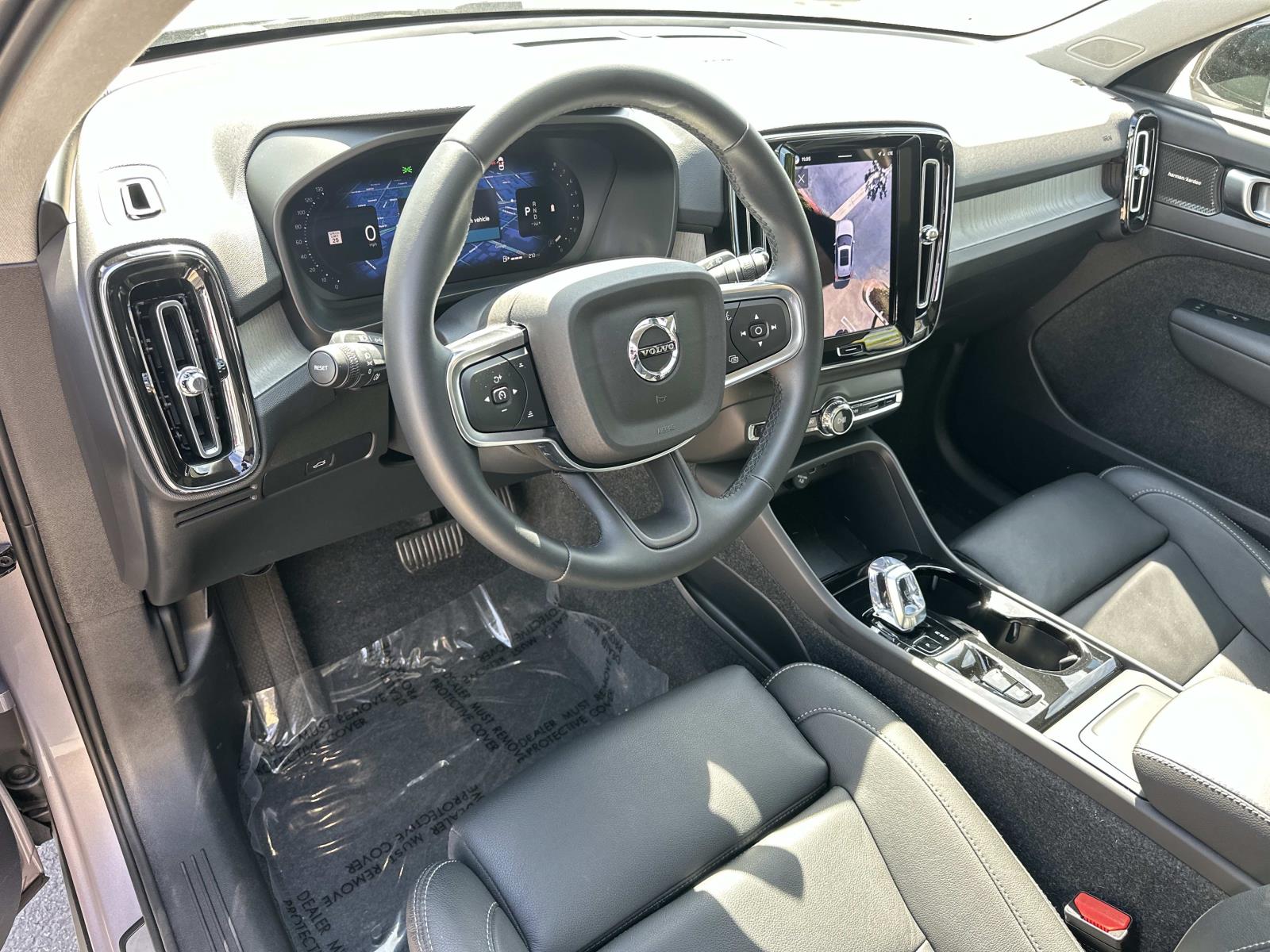 2026 Volvo XC40 Ultra - Photo 9