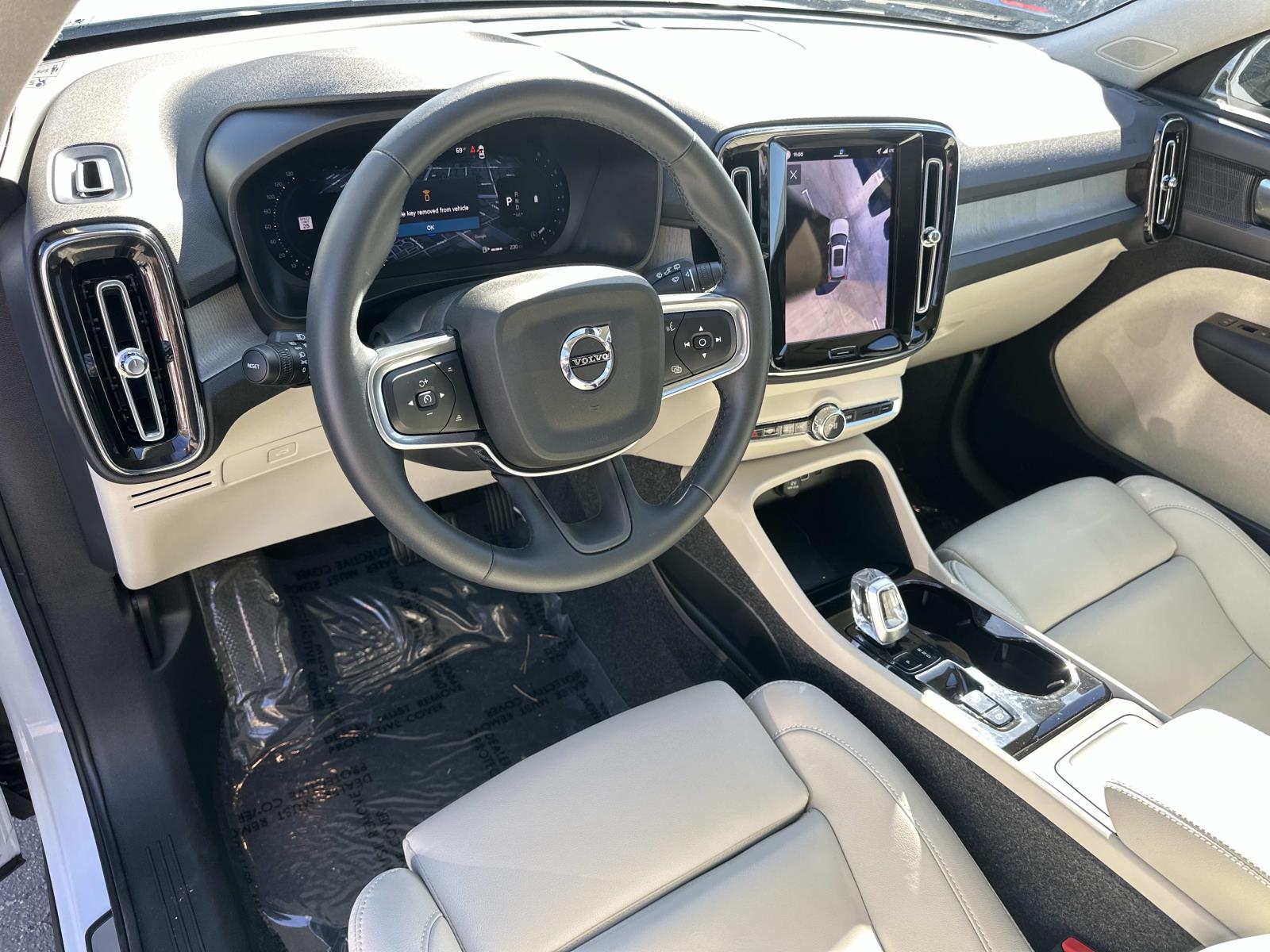 2026 Volvo XC40 Plus - Photo 9
