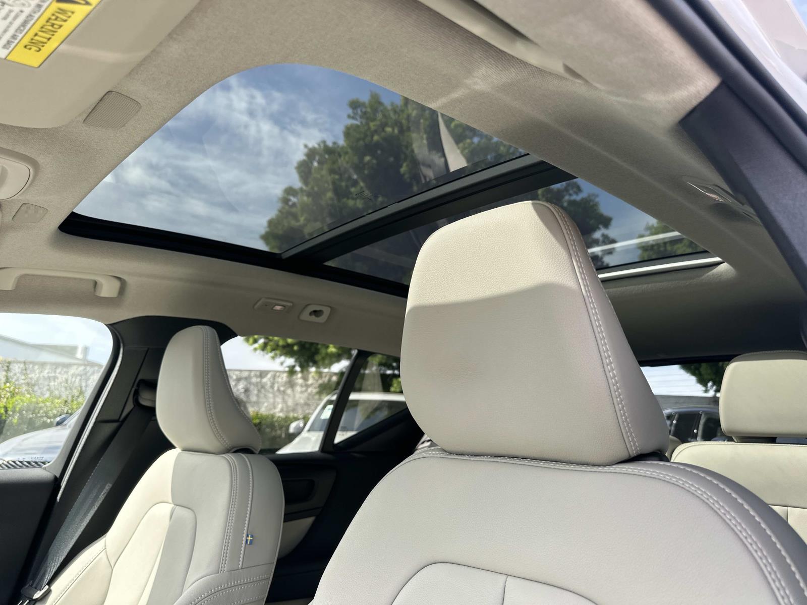 2026 Volvo XC40 Plus - Photo 30
